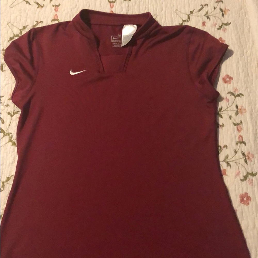 Nike maroon shirt 👚